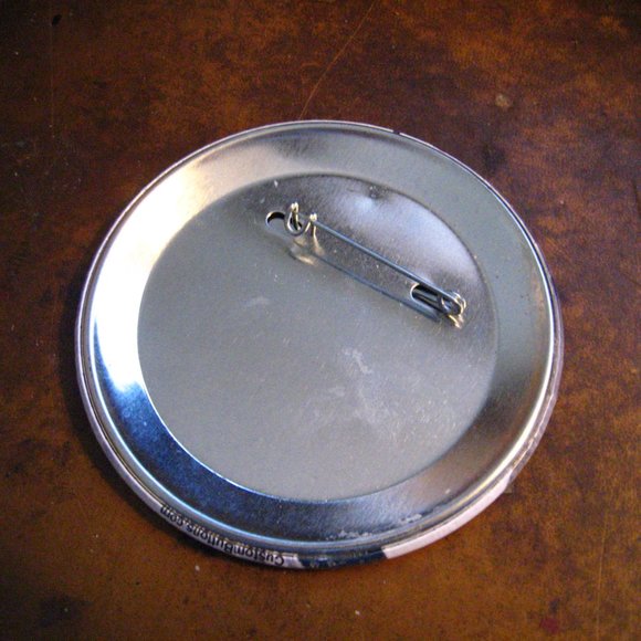 Frank Sinatra Celebrity Invitational Lapel Pin - Picture 3 of 4